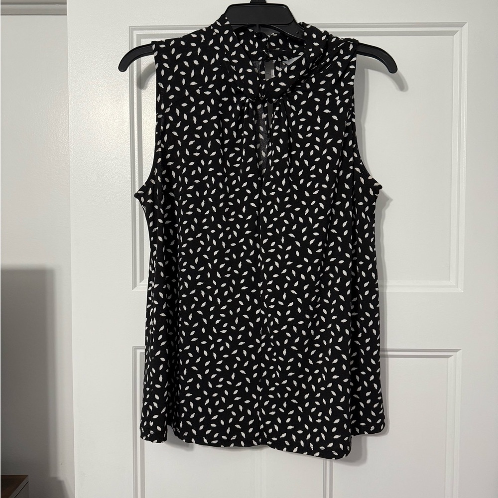 Dressy Sleeveless Keyhole Blouse - M